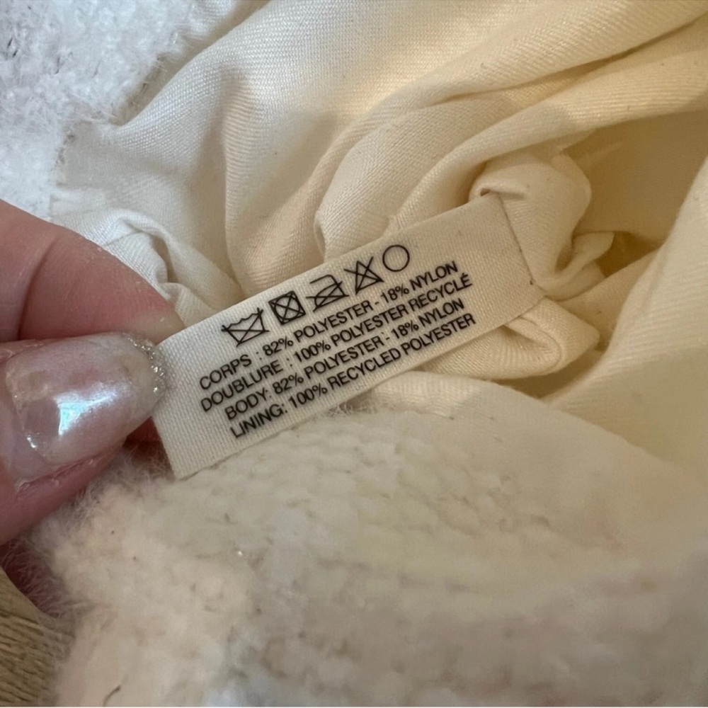 Chanel Beauté Soft Knit
Snow Metallic Mini Tote! - Picture 6 of 12